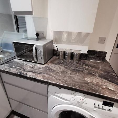 Studio Self Contained Double Bedroom Лондон Екстер'єр фото