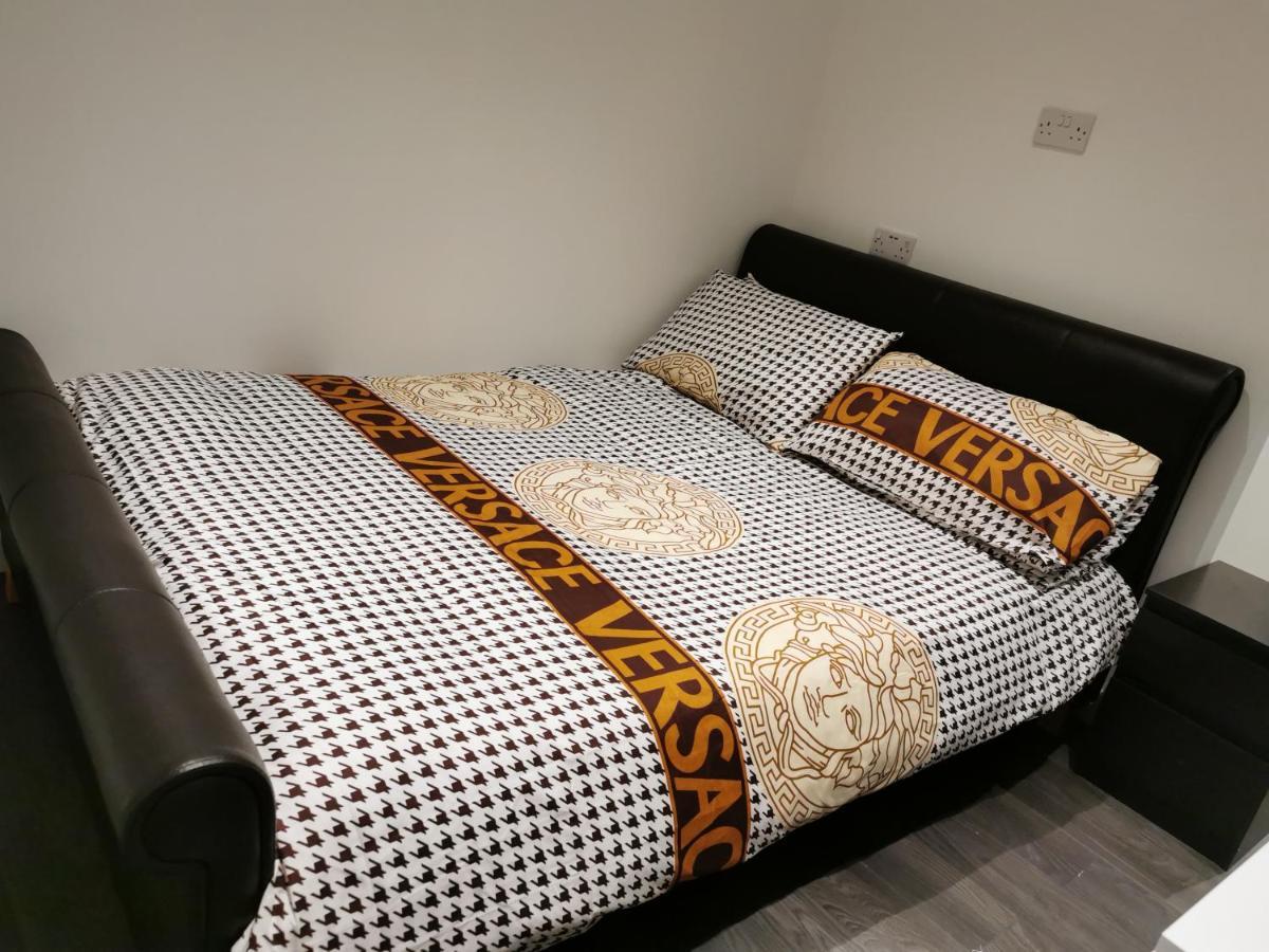 Studio Self Contained Double Bedroom Лондон Екстер'єр фото