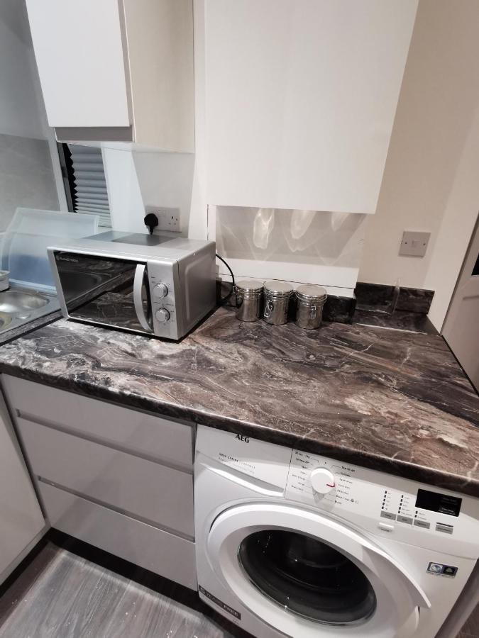 Studio Self Contained Double Bedroom Лондон Екстер'єр фото